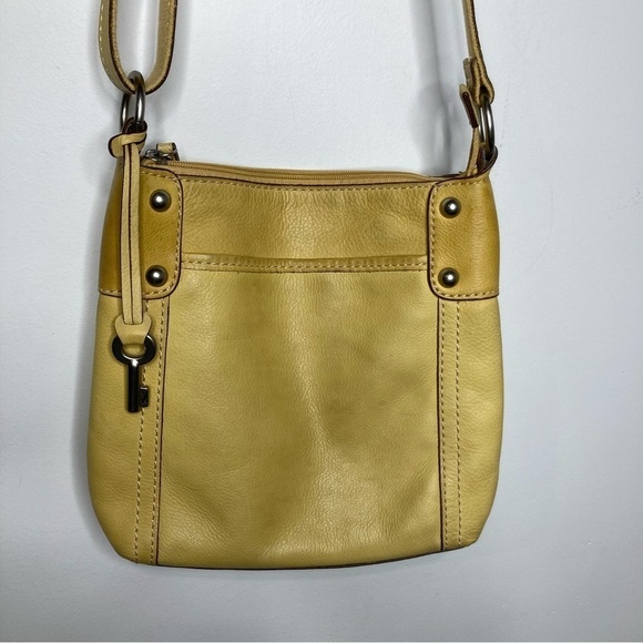 Fossil vintage‎ yellow leather crossbody bag - Picture 2 of 9